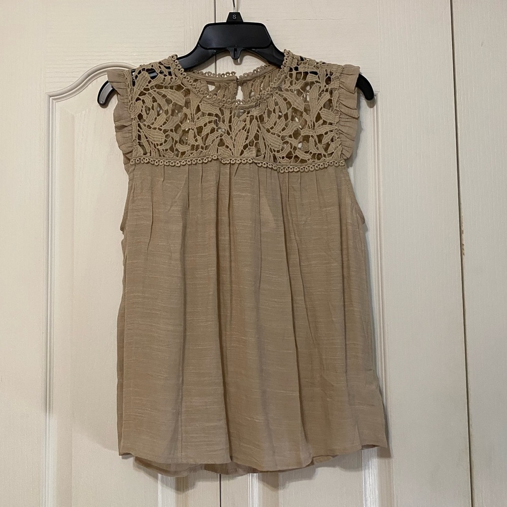 Sleeveless top blouse